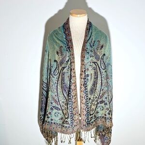 Elegant Paisley Shawl with Fringe. Lightweight 72" X27". Rezersable.